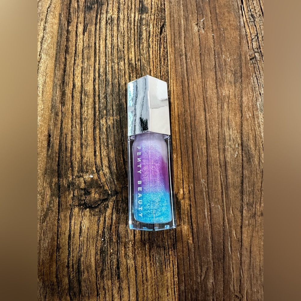 Fenty Beauty Iridescent Duo-Chrome Lip Gloss — Purple & Blue - Picture 3 of 3